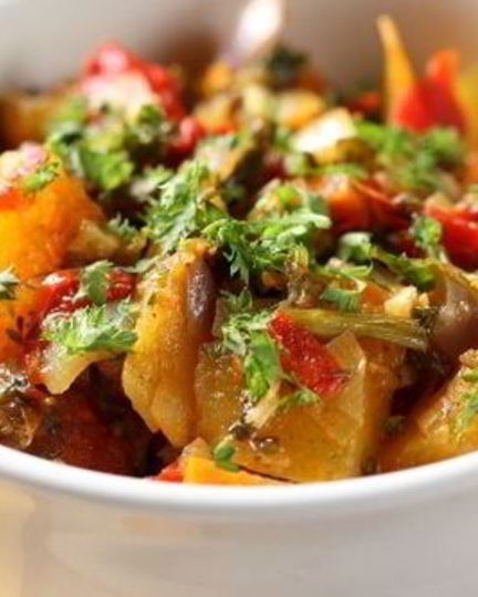 Рецепт нежного овощного рагу с куриной грудкой