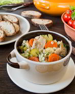 Нежное рагу из курицы с овощами и перловкой