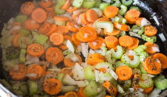 нежное рагу из курицы с овощами и перловкой