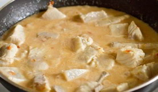 острое рыбное рагу на кокосовом молоке