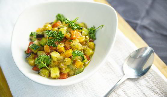 овощное рагу с нутом и корицей