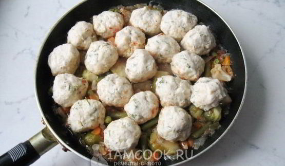 овощное рагу с тефтелями