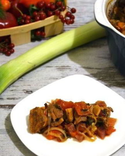 Рецепт овощного рагу со свининой в духовке