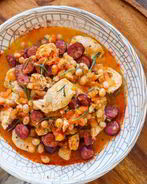 Рагу из фасоли с курицей и колбасками