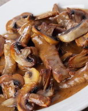 Рагу из говядины с красным вином и грибами