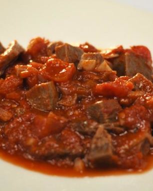 Рагу из говяжьего языка и хвоста с горчичным пюре