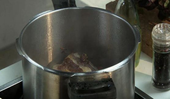 рагу из говяжьего языка и хвоста с горчичным пюре