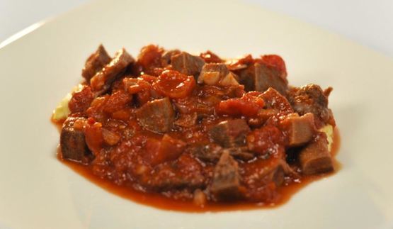 рагу из говяжьего языка и хвоста с горчичным пюре