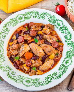 Рагу из курицы с копчеными колбасками