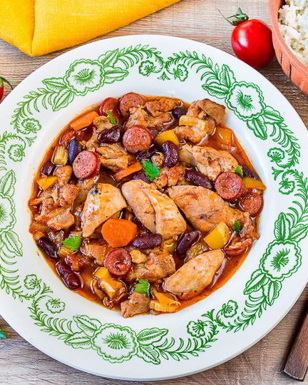 Рецепт рагу из курицы с копчеными колбасками