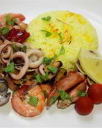 Рагу из морепродуктов с изюмом и орехами