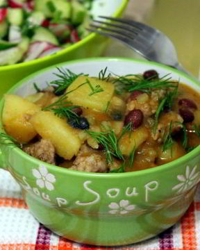 Рагу с домашними колбасками и фасолью