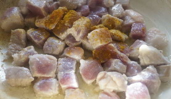 рагу со свининой и тыквой в горшочках