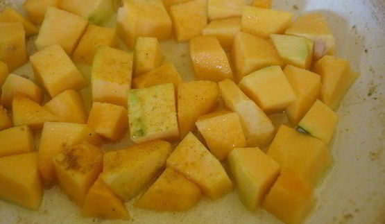 рагу со свининой и тыквой в горшочках