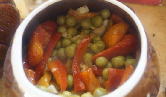 рагу со свининой и тыквой в горшочках