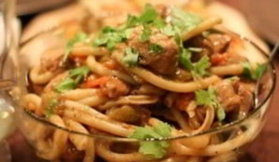 рагу со свининой, овощами и лапшой