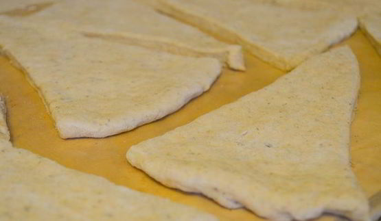 цельнозерновые сметанные треугольники с аппетитным рагу из индейки