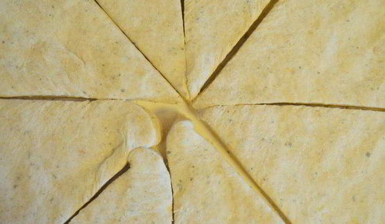 цельнозерновые сметанные треугольники с аппетитным рагу из индейки