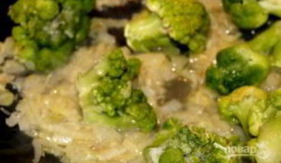 рисовая лапша с лососем и брокколи