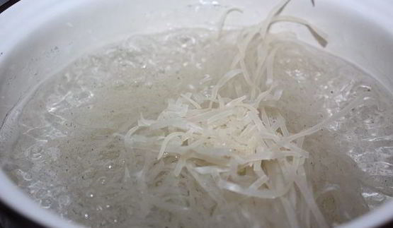 рисовая лапша с мидиями в сливках