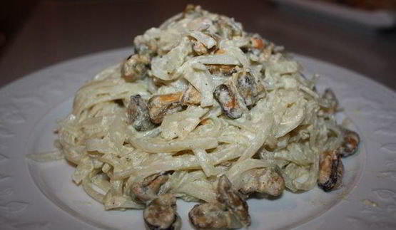 рисовая лапша с мидиями в сливках