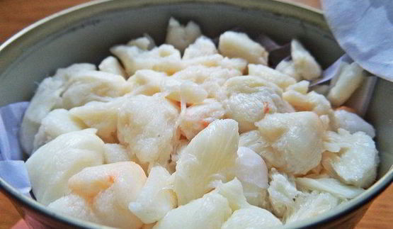 рисовая лапша с овощами и крабом