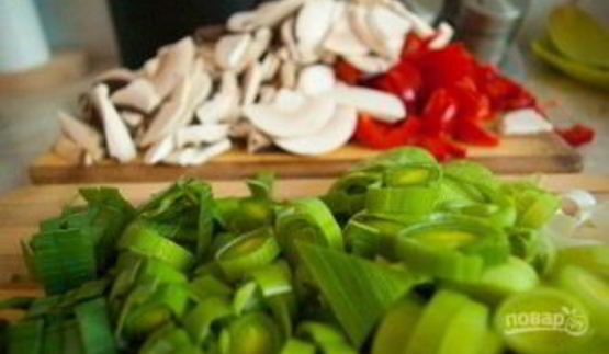 рисовая лапша с овощами и курицей