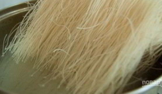 рисовая лапша с овощами и курицей