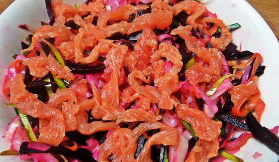 рисовая лапша с рыбой и овощами