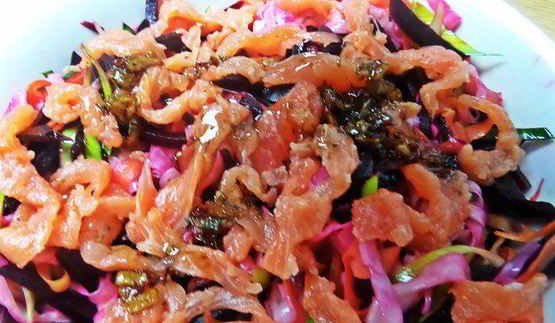 рисовая лапша с рыбой и овощами