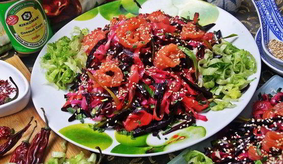 рисовая лапша с рыбой и овощами