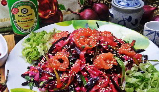 рисовая лапша с рыбой и овощами