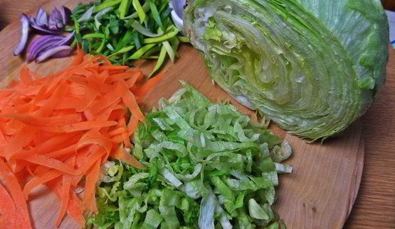 рисовая лапша с рыбой и овощами