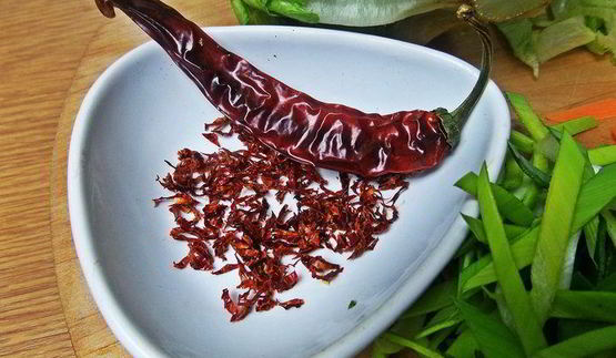 рисовая лапша с рыбой и овощами