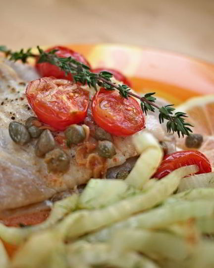 Рецепт белой рыбы в конверте с каперсами