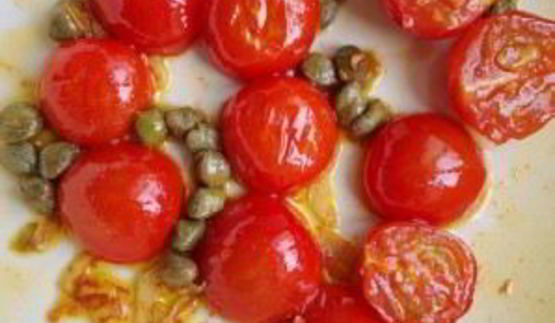 белая рыба в конверте с каперсами