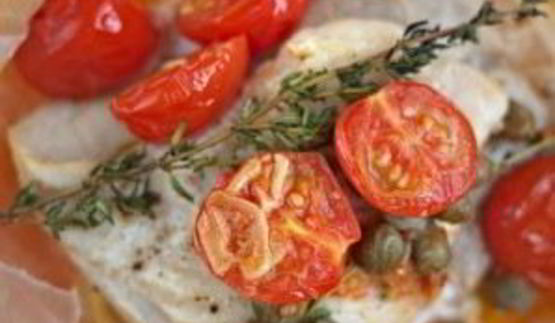 белая рыба в конверте с каперсами