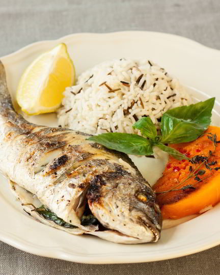 Рецепт дорады с дикими рисом и запеченной тыквой