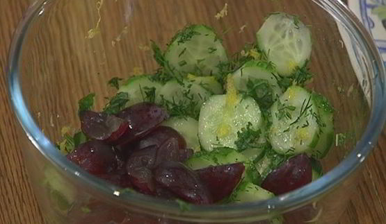 дорада со свежим салатом