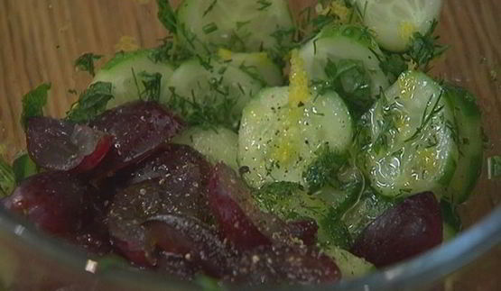 дорада со свежим салатом