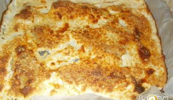 филе минтая, запеченное в белом соусе