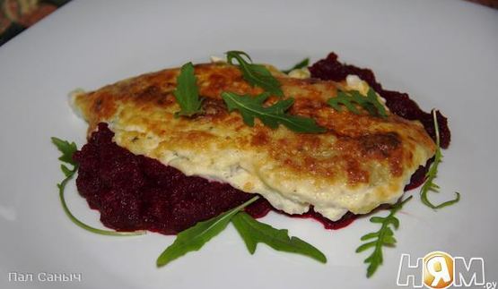 филе минтая, запеченное в белом соусе