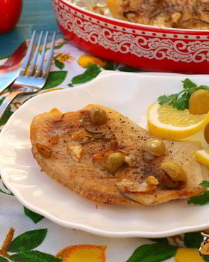 Филе тилапии запеченное с лимоном и оливками
