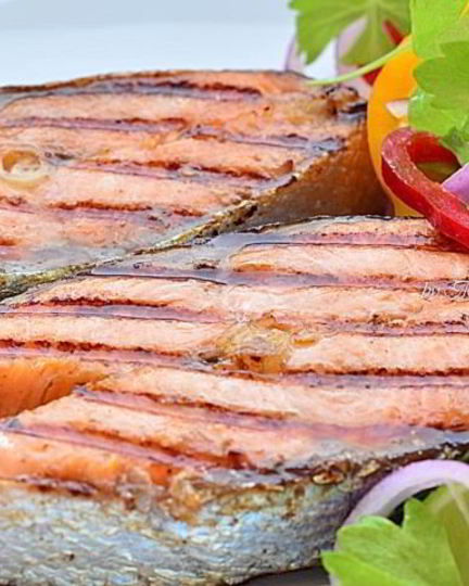 Рецепт форели на гриле с весенним салатом