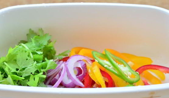 форель на гриле с весенним салатом