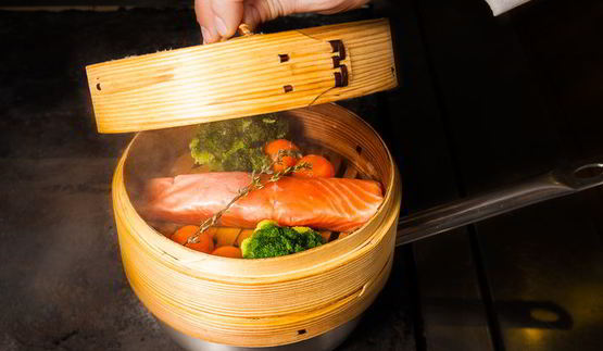 лосось на пару с брокколи и тимьяном