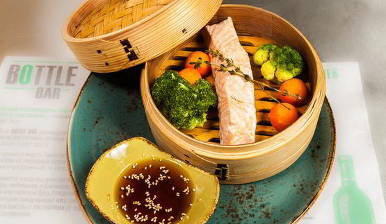 лосось на пару с брокколи и тимьяном