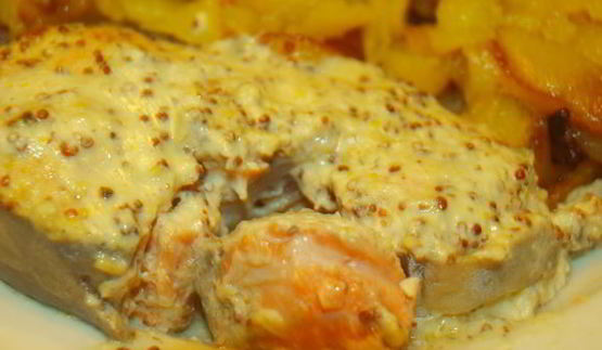 лосось под сметанно-горчичной корочкой