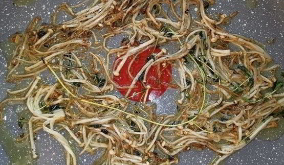 лосось терияки с грибами еноки