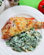 Морской окунь под сметанным соусом